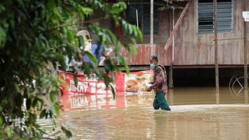 Flooding Intensifies Kelantan and Terengganu, Johor Remain Calm